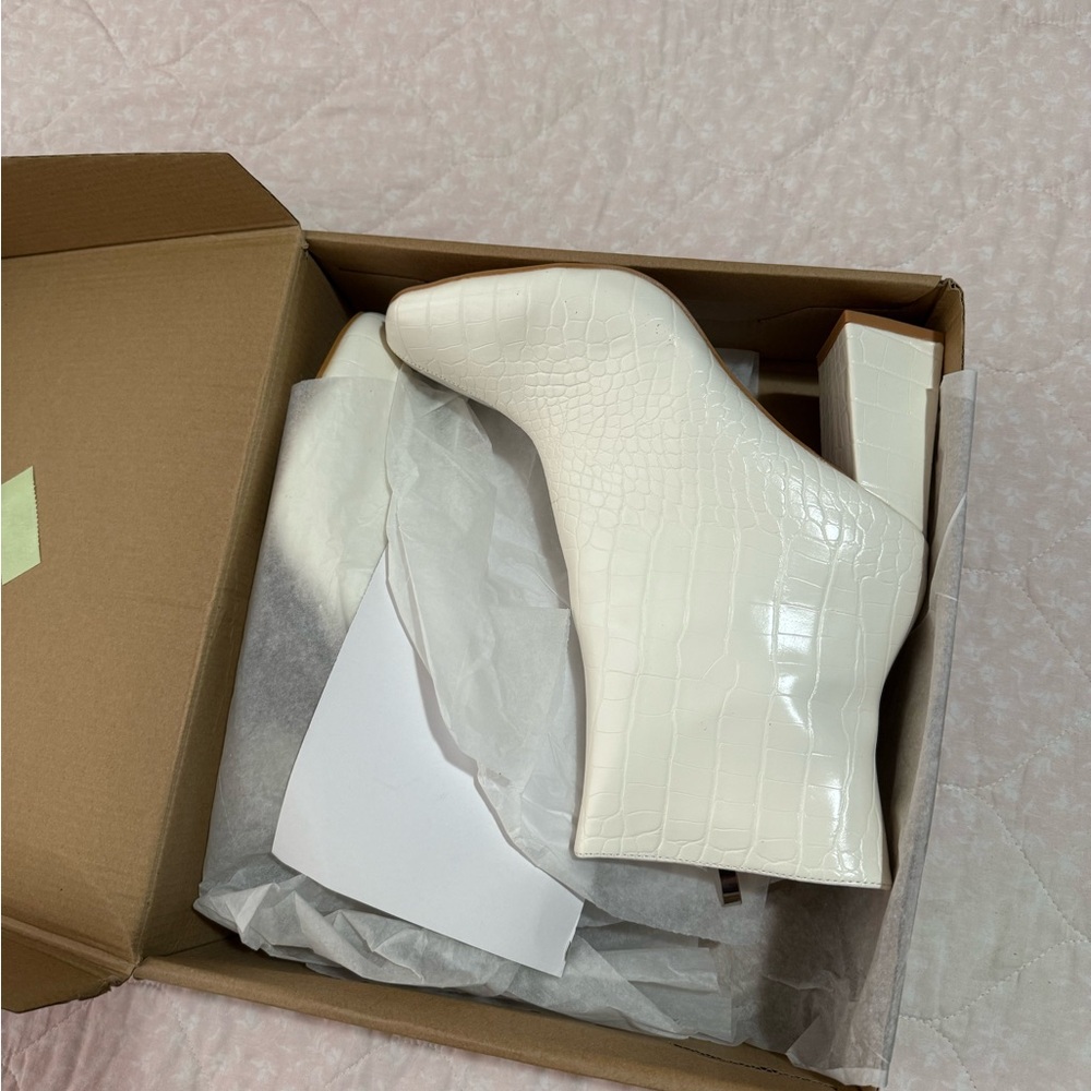 Elegant White Ankle Boots